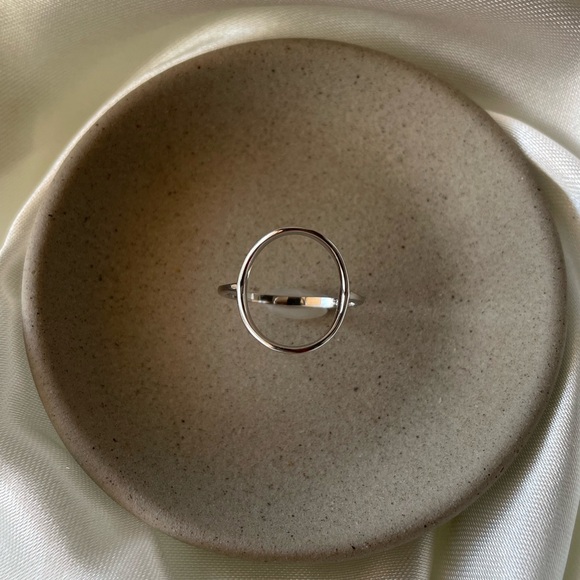 Hollow Oval 925 Sterling Silver Ring - Picture 3 of 3